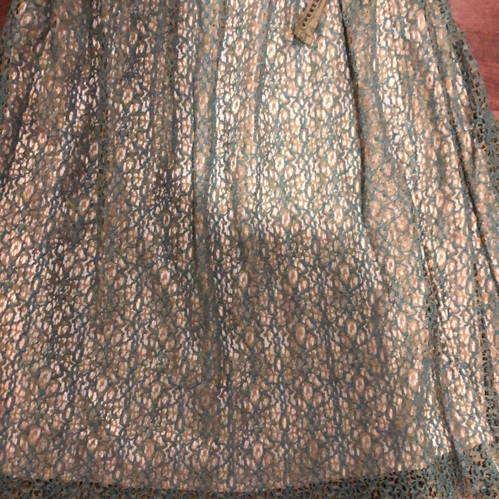 Beautiful dress - Picture 3 of 6